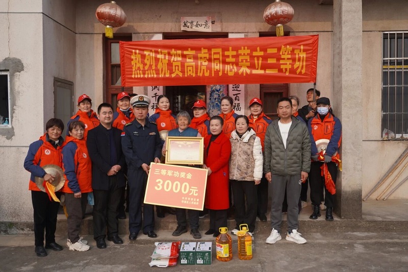 <a href="./xwzx/gzdt/202512/t20251222_741135.html">全家光荣！华容区为15个立功受奖现役军人家庭集中送喜报</a>